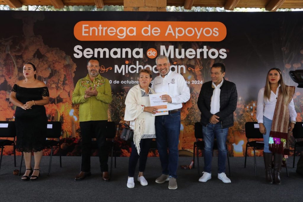 Entrega Bedolla apoyos a los artesanos de 30 comunidades para Semana de Muertos 1 0790b56e b5b2 4c7c be91 8793f108a5f7