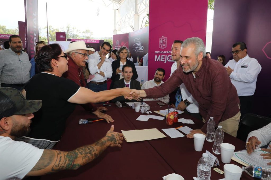 Bedolla en territorio; inicia en Jiquilpan primera audiencia pública 1 2cdc1b3a 4788 4a47 b252 25f3952a9235