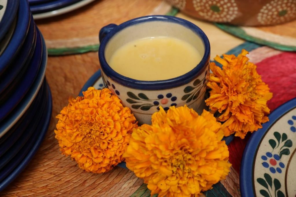 Atole de cempasúchil, tradición de muertos que disfrutan los vivos en Michoacán 1 33d98c52 4aec 4a13 8a59 f9563b948f51