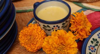 Atole de cempasúchil, tradición de muertos que disfrutan los vivos en Michoacán