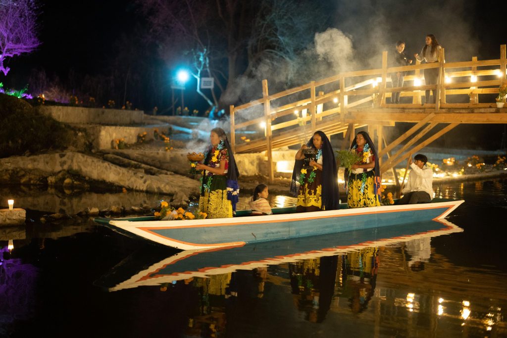 Dónde, cuándo y a qué hora ver el recorrido nocturno de canoas de Urandén; aquí te decimos 1 61efc541 24d0 421e 853a b40645fa983f