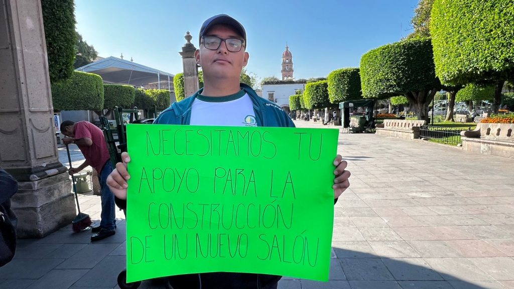 Alumnos del Telebachillerato salen a “botear” para construcción de salones en escuela de madera 1 7569311d bf95 42ff a167 bdac76b84efc