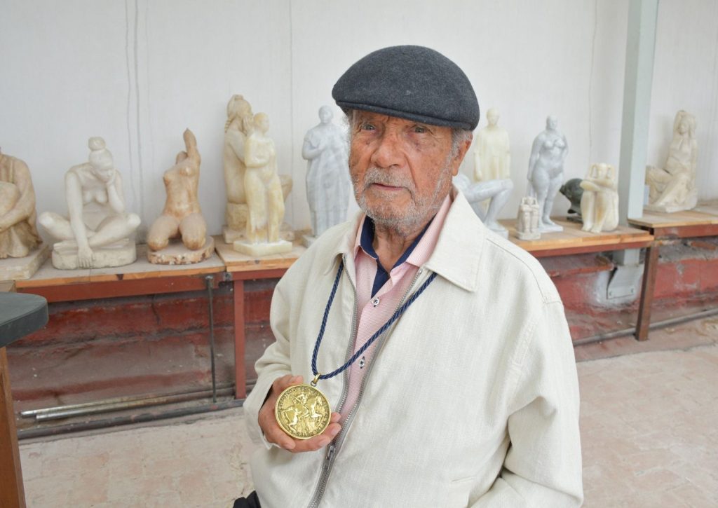 Conoce más sobre el simbolismo de la medalla del Premio Eréndira y su autor 1 7c0c8a0a e668 4ff8 82a2 58e4630cd0a1