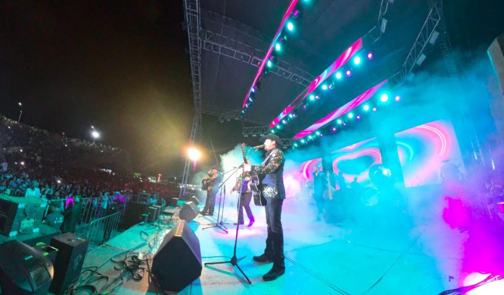 “Huracanes del Norte” Reunió a 10 mil almas en su concierto en Apatzingán 1 8213ba8a 7ccb 4252 8e07 d5625c023191