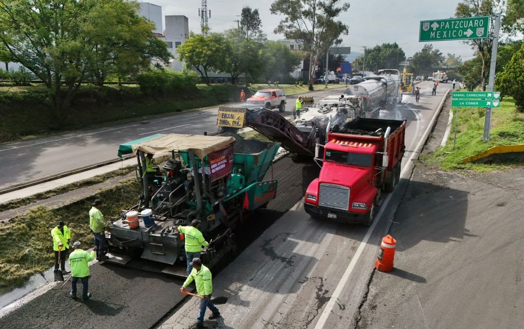SCOP da mantenimiento a carretera federal Morelia-Pátzcuaro; trabajos durarán 3 semanas 2 82f75e62 d24c 43a7 922c b5805ae71ab4