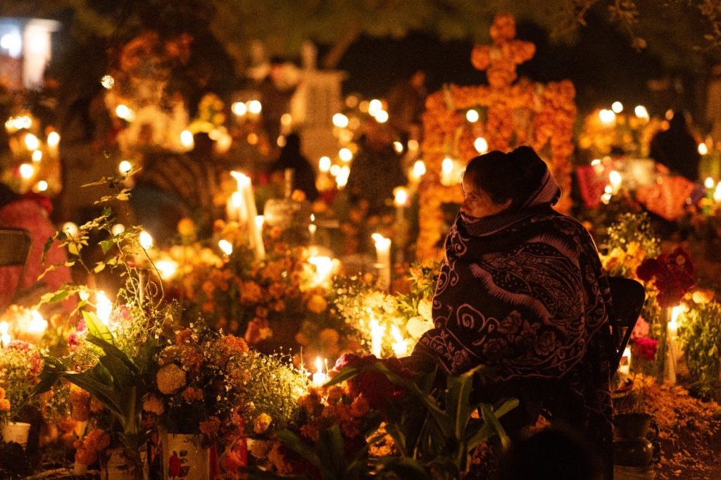 Invita Festival Tragaluz 2024 - El Origen a participar en el taller de fotografía documental “Día de Muertos” 1 83cf869e 774a 4e51 9388 d3067de7b70f
