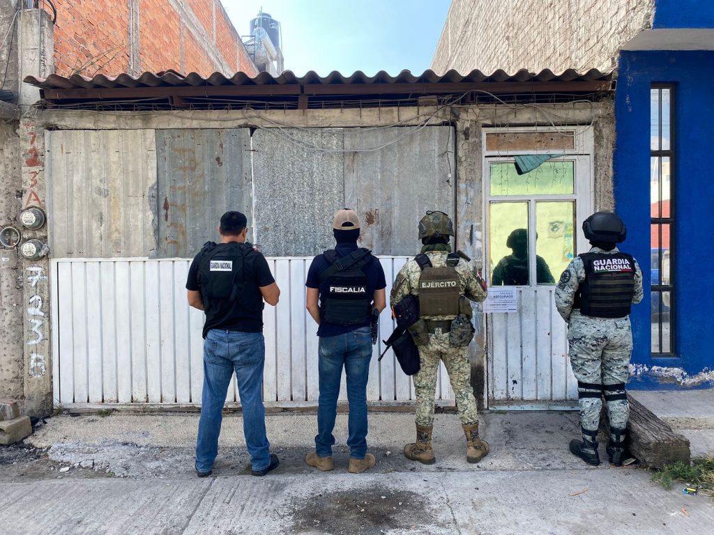 Detiene FGE a dos hermanos y asegura 925 dosis de narcótico, tras ejecutar cateo en la colonia Gertrudis Sánchez 1 8742b1d9 ea8f 4e1f 887e 6ca4b3882d10