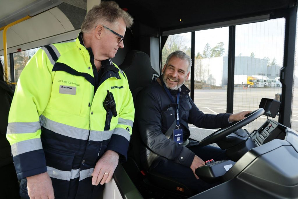Bedolla y Scania acuerdan visita a LC para expansión de sus operaciones 1 a987d1bd b8c5 4983 9d9c 6922e92c4469