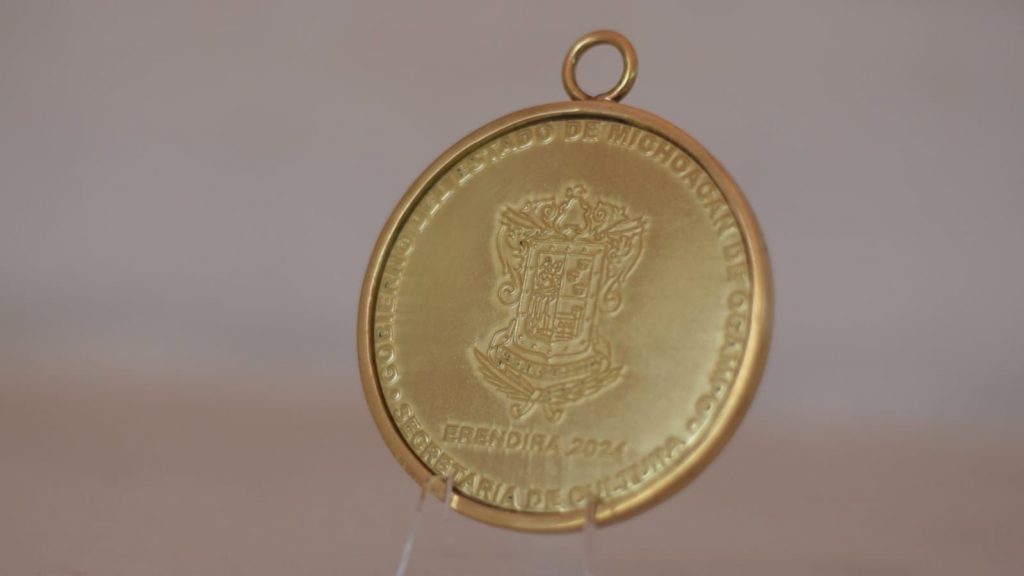 Conoce más sobre el simbolismo de la medalla del Premio Eréndira y su autor 3 ba8d97a5 d2ab 467f 8a27 53bffbc2bbc5