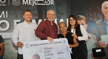 Entregan 60 visas; familias se reencontrarán con sus hijos migrantes: Bedolla