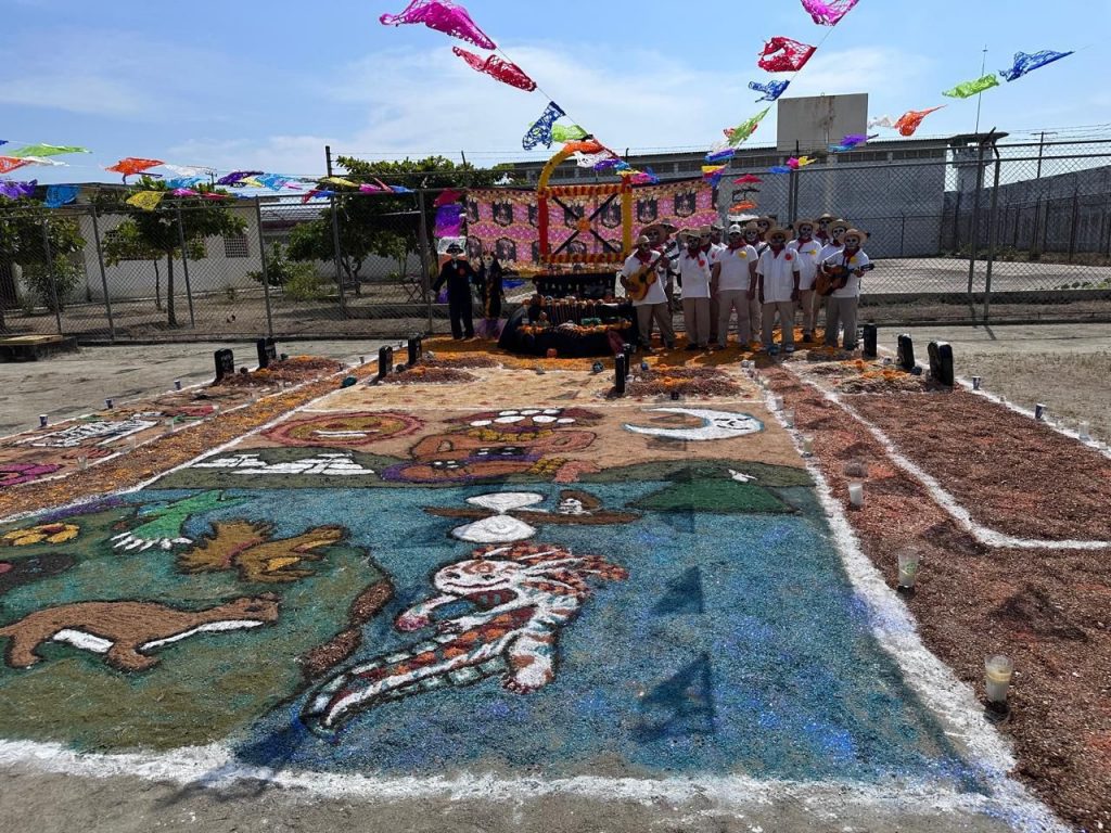 Así celebran en penales de Michoacán la Noche de Muertos 3 20144fe2 05a5 4ade b9dc a0afdd4354b2