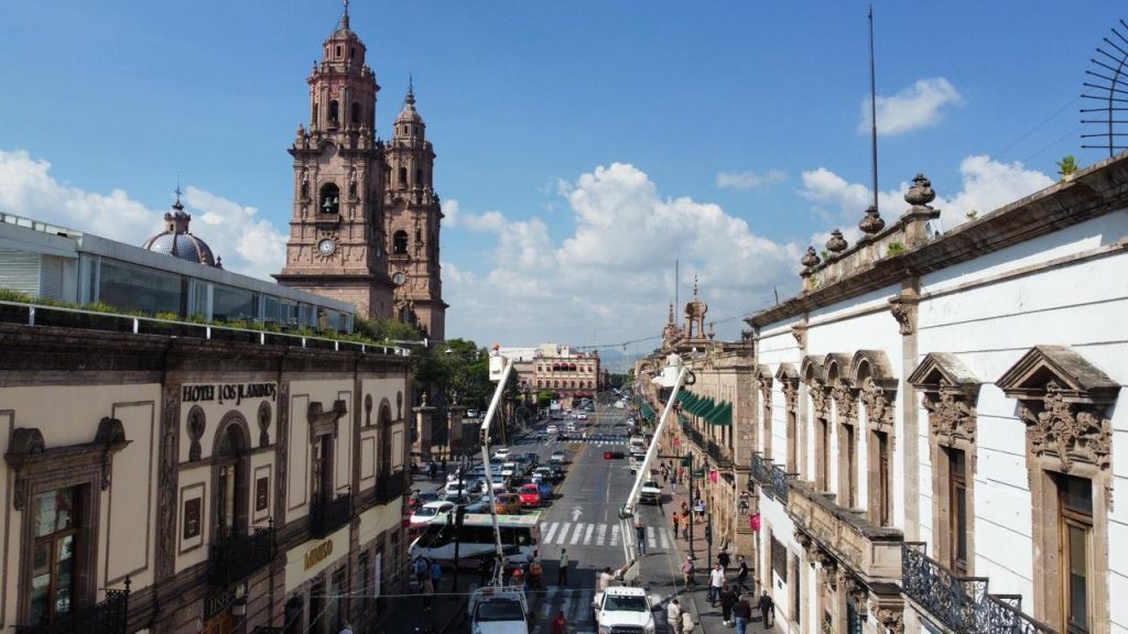 Anuncia ayuntamiento cierres viales en av. Madero por instalación de iluminación decembrina 1 427af277 7ad6 4b1b a942 30ce21b21275