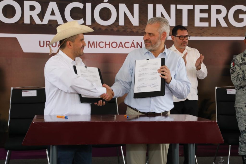 Bedolla y Manzo firman convenio para fortalecer la seguridad en Uruapan 1 54962ef3 2b52 48e3 a90d 1c444c4486ec