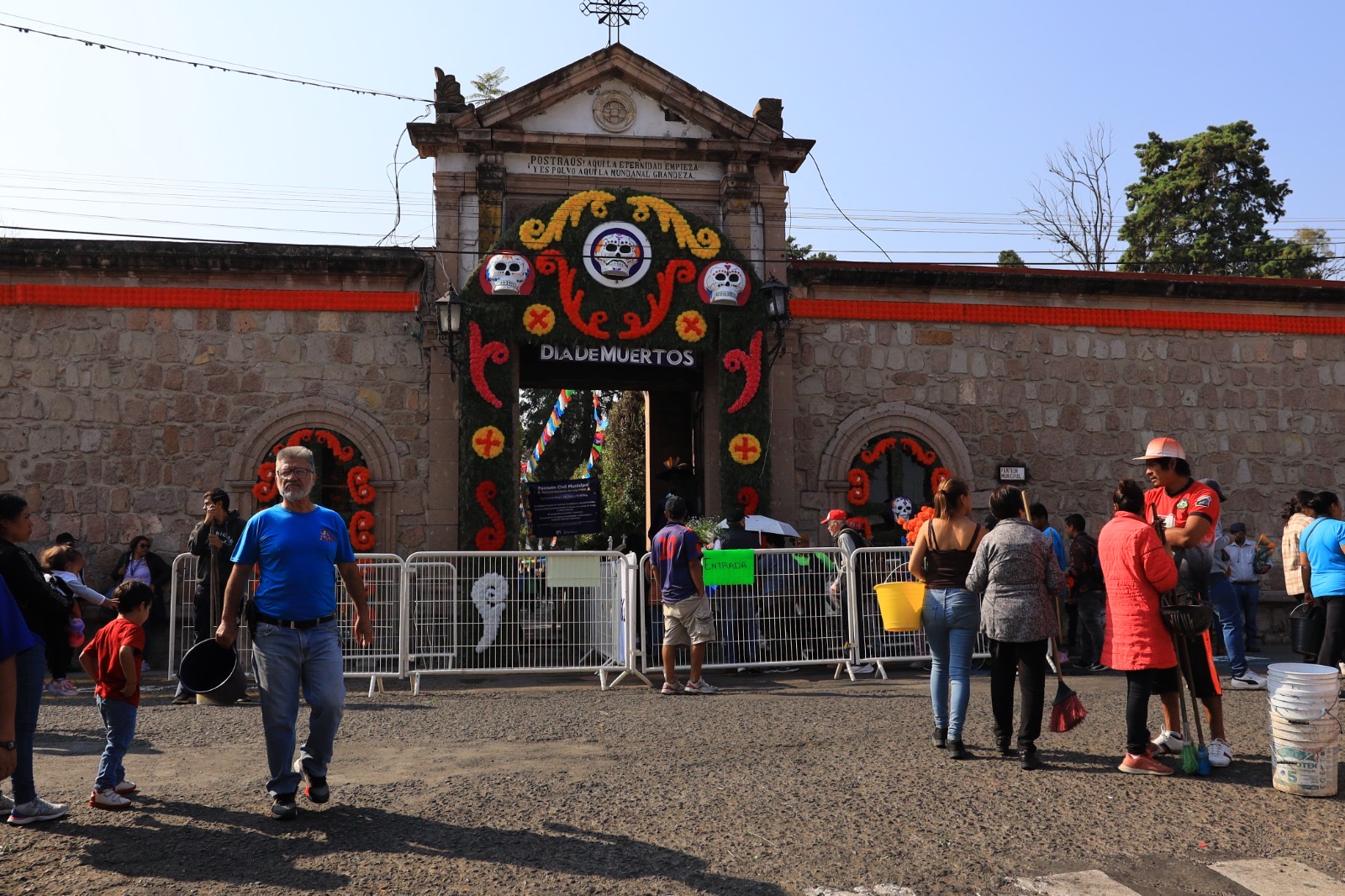 Visitantes del Panteón Municipal de Morelia, destacan limpieza y seguridad