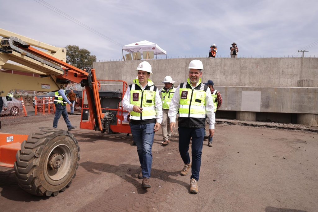 Supervisa Bedolla puente de Villas del Pedregal; destaca beneficio para 125 mil habitantes 1 61c499e8 99c0 40b6 95bc f97cb27a1533