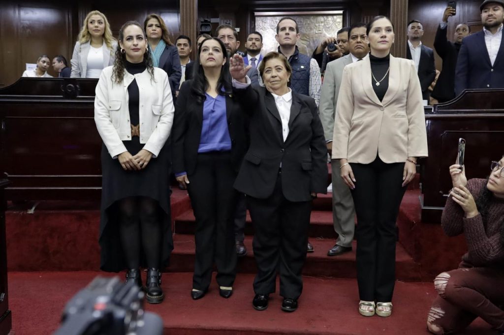 Congreso del Estado toma protesta a Presidenta Municipal Sustituta de Cotija 1 bfe6abdc 3946 4495 b84f de48e00f2b56