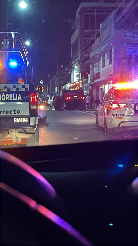 Vuelca camioneta en la Av. Periodismo en Morelia 3 41bcde29 37ae 4aac 8d28 7977a9e44213