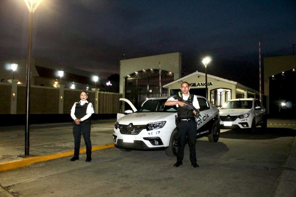Policía Auxiliar vigila empacadoras de aguacate 2 684abc51 d897 491b bdc4 a4cb9b4fa51a
