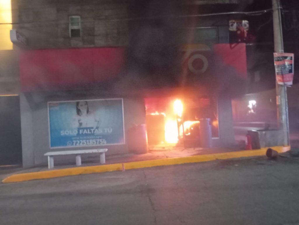 Tres muertos, seis heridos, tres Oxxos y un restaurante quemados, saldo de hechos violentos en Zitácuaro 1 73d648ea 0fd9 4534 9b51 ec8aceff469b