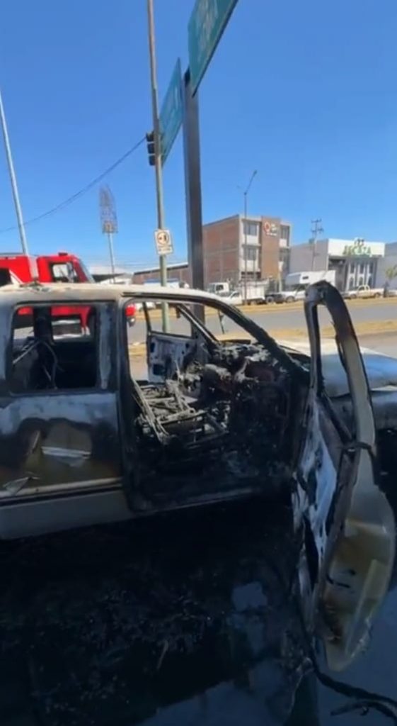 Se incendia camioneta por aparente falla, en Zamora 2 96aa2df4 ee9b 48b1 a728 0a863674c2a0