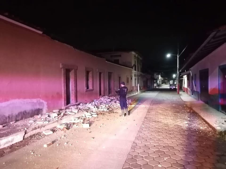 Atiende PC estatal afectaciones tras sismo en Coalcomán 2 IMG 9641