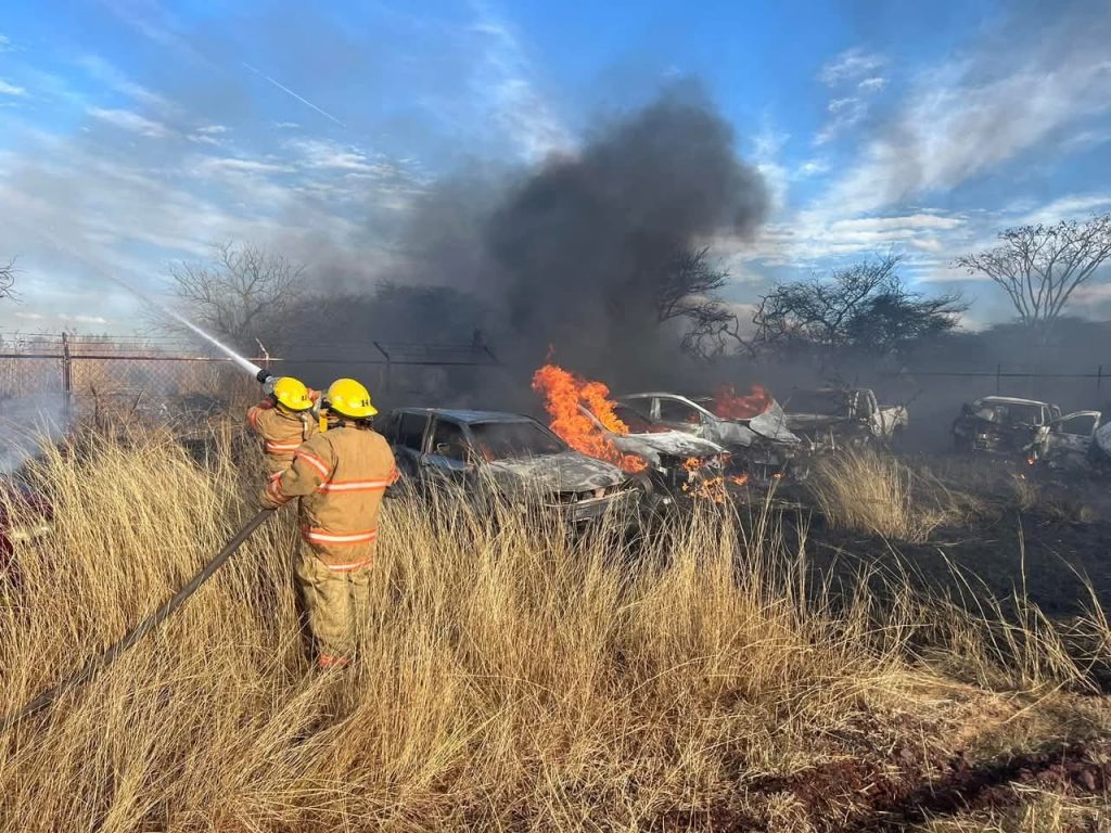 Incendio de pastizal alcanza corralón en La Piedad 1 b8bbf4b7 5274 45f4 84b1 f9a237cff650