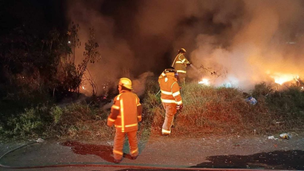 Se registra incendio de pastizal en predio de la colonia Prados Verdes de Morelia 1 e35b9635 e7de 4fe8 aa25 6fa249b58b5b