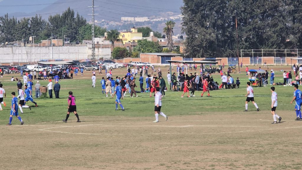 Policías hallan el vehículo de quien o quienes balearon a 5 hombres en Canchas de Policía y Tránsito de Morelia 5 28539576 30e5 48c8 8e82 d6370bcf0009