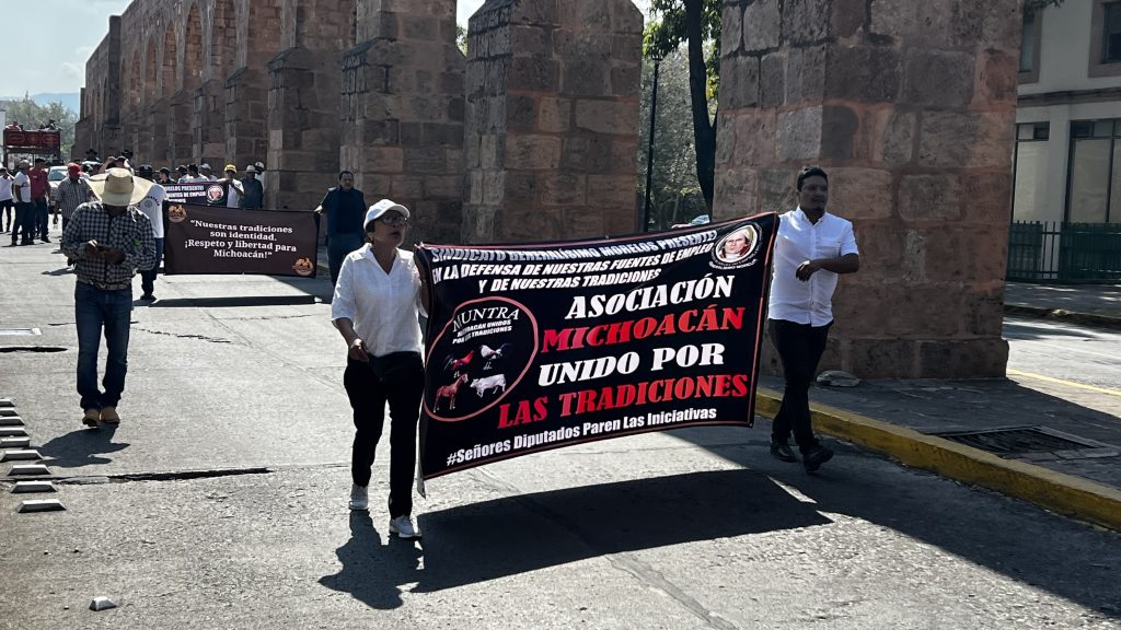 Se manifestaron gallero y taurinas en Morelia pafa exigir libertad en sus tradiciones 4 IMG 4056