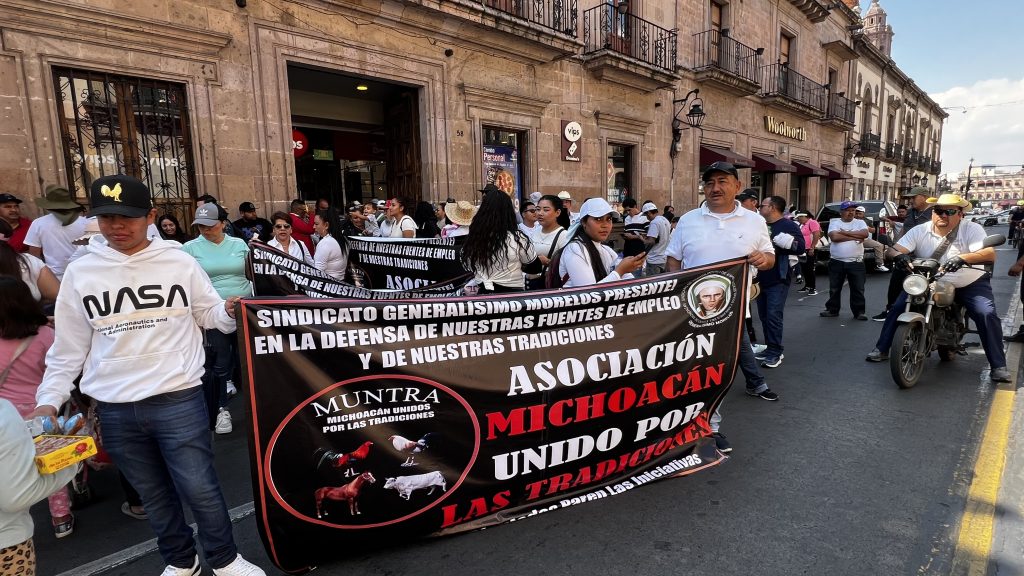 Se manifestaron gallero y taurinas en Morelia pafa exigir libertad en sus tradiciones 1 IMG 4072