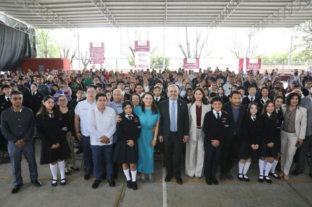 Entrega Bedolla tarjetas de la beca Rita Cetina para 208 mil estudiantes de secundaria 3 37573293 db82 4753 830e 6136693bb679