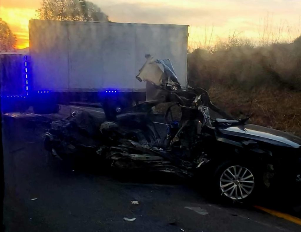 Brutal choque deja un muerto y un herido, sobre la salida de Uruapan a la autopista Siglo XXI 1 56f958bb 0538 46c6 82f5 84450ddb8947 1