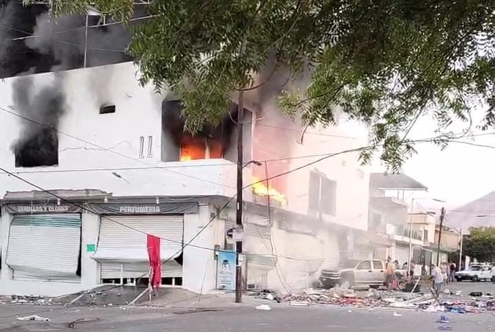 Registra fuerte explosión e incendio en la tienda “Abarrotes Super Cacho” de Apatzingán 5 6282ee00 8e66 42f2 8572 71f4d256c76c