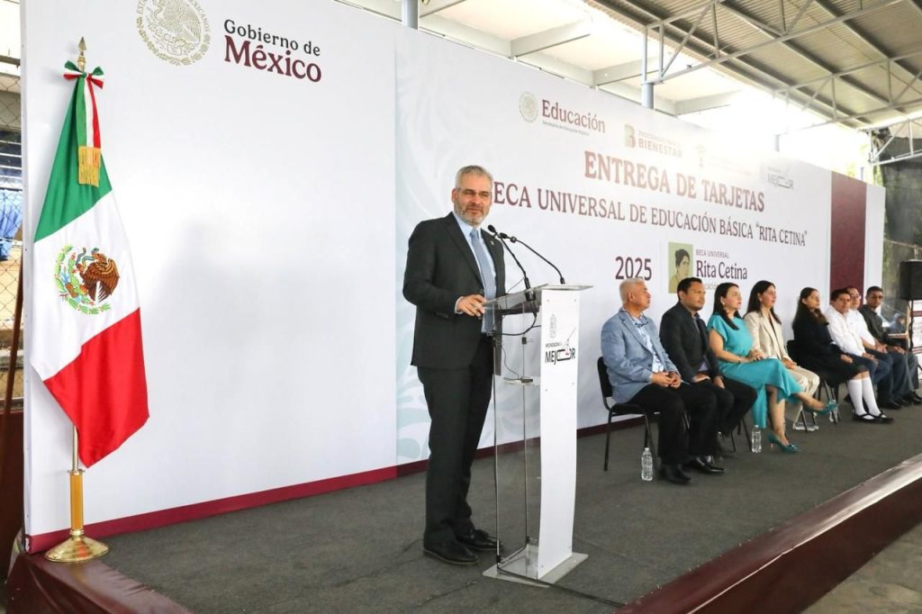 Entrega Bedolla tarjetas de la beca Rita Cetina para 208 mil estudiantes de secundaria 4 62c41051 72ed 4b90 ab6e fe3e1f89951b