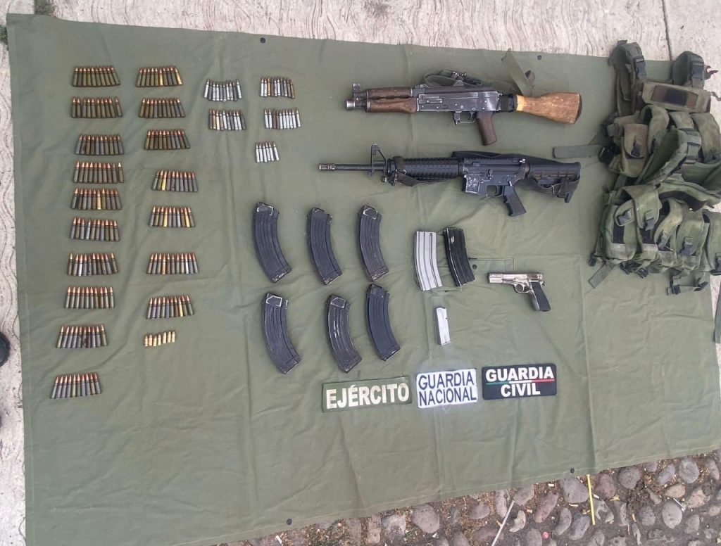 Asegurados 10 artefactos explosivos y armas en Apatzingán: SSP 2 b7abf3b6 20e0 4b72 894d 9a05b534785f 1