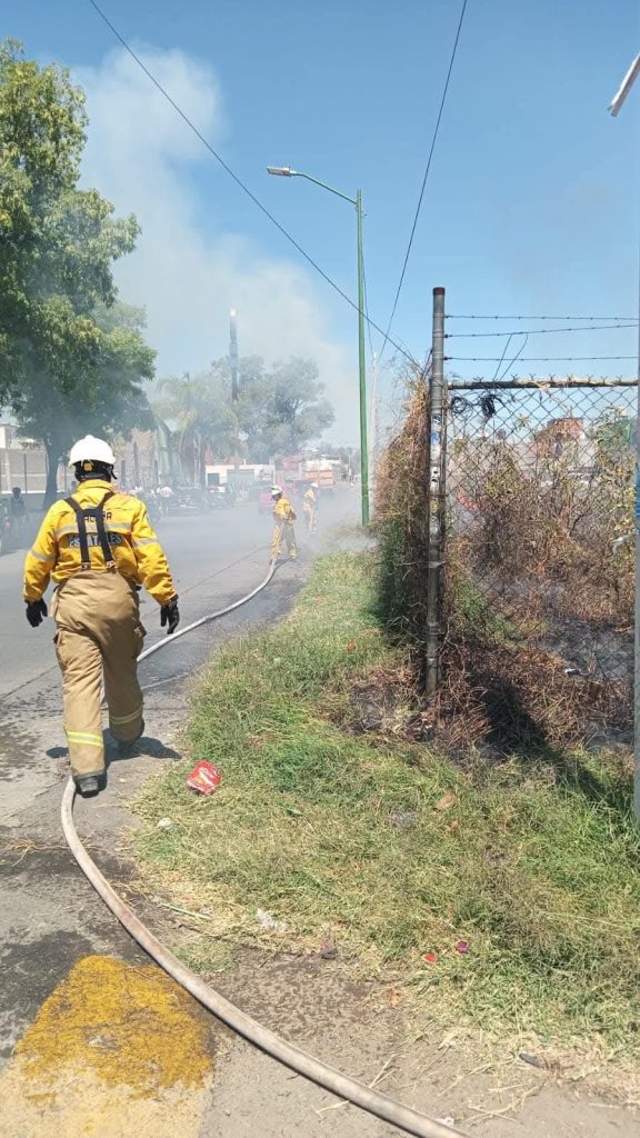 Incendio en lote baldío de la colonia Obrera moviliza a los bomberos, en Morelia 4 fbf829d3 54c3 4f71 abda ac5a431bde63