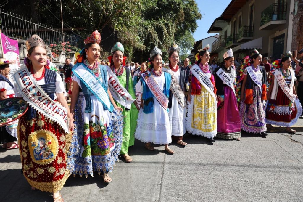 Con tradicional desfile inicia Tianguis Artesanal de Domingo de Ramos en Uruapan 3 04c05db7 89ea 4380 b030 1455aa789f8a