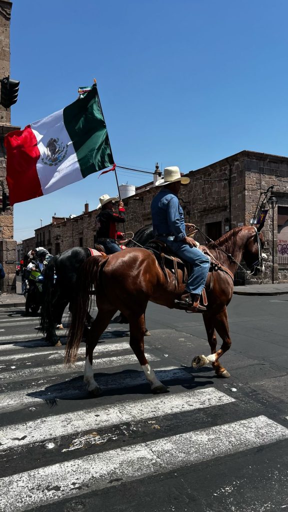 Trabajadores de las tradiciones de Michoacán se manifestaron en Morelia en contra de la prohibición de las corridas de toros. 1 2b06029b 7ada 4327 a796 ce5da0f56e0d