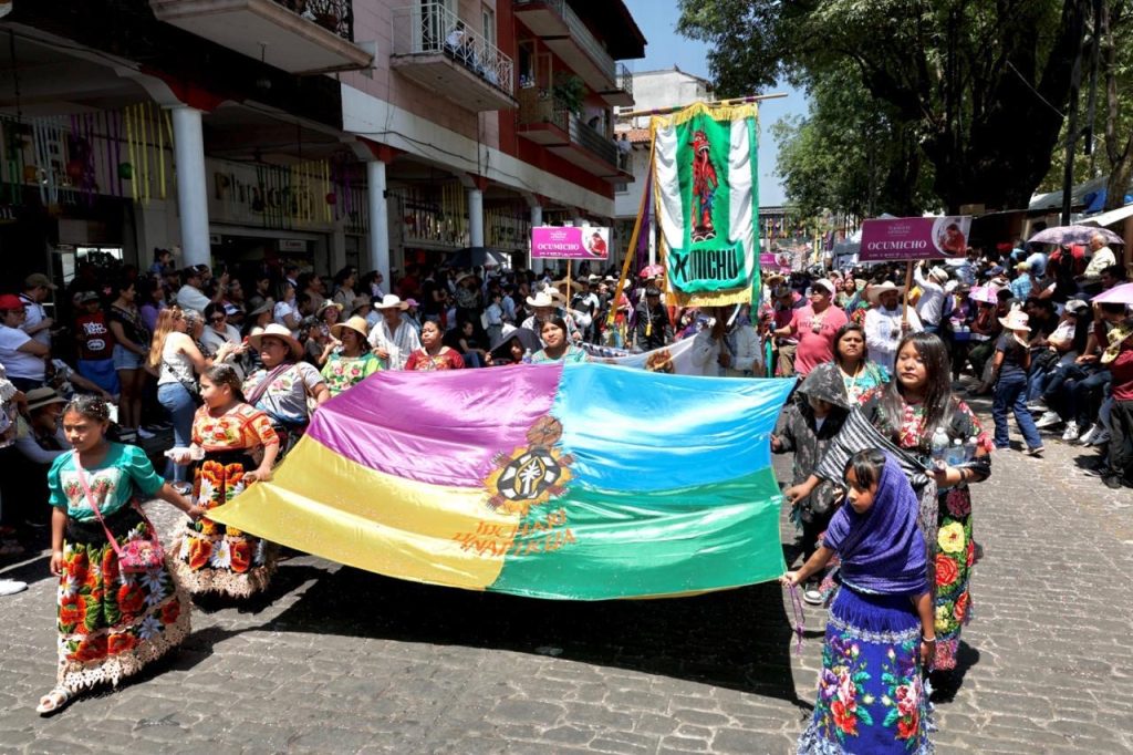 Con tradicional desfile inicia Tianguis Artesanal de Domingo de Ramos en Uruapan 2 7ada4ec2 bf87 40bb 9bac 3f9322d361a0