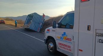 Se accidenta camioneta en la autopista Siglo XXI