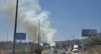 Ciudadanos alertan sobre fuerte incendio de pastizal al poniente de Morelia