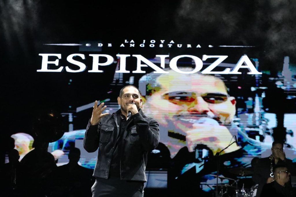 Lo intentó y sí funcionó, Espinoza Paz dejó su corazón a las mamás en el Festival de Origen 3 058f86ef 4547 49eb 9d53 d32b8523fb00