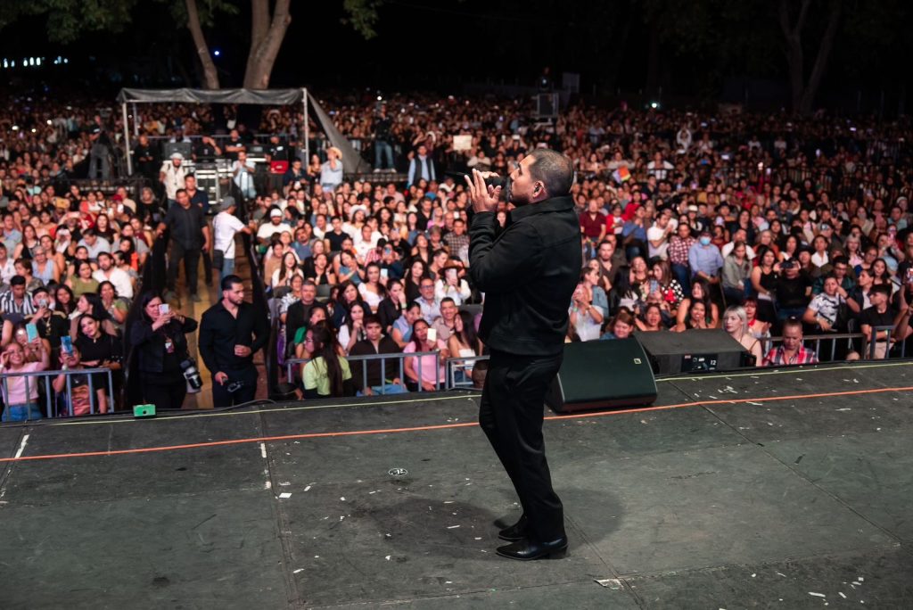 Lo intentó y sí funcionó, Espinoza Paz dejó su corazón a las mamás en el Festival de Origen 2 2a011ecc 4b93 44ee 86c2 7dcc4cbb046b