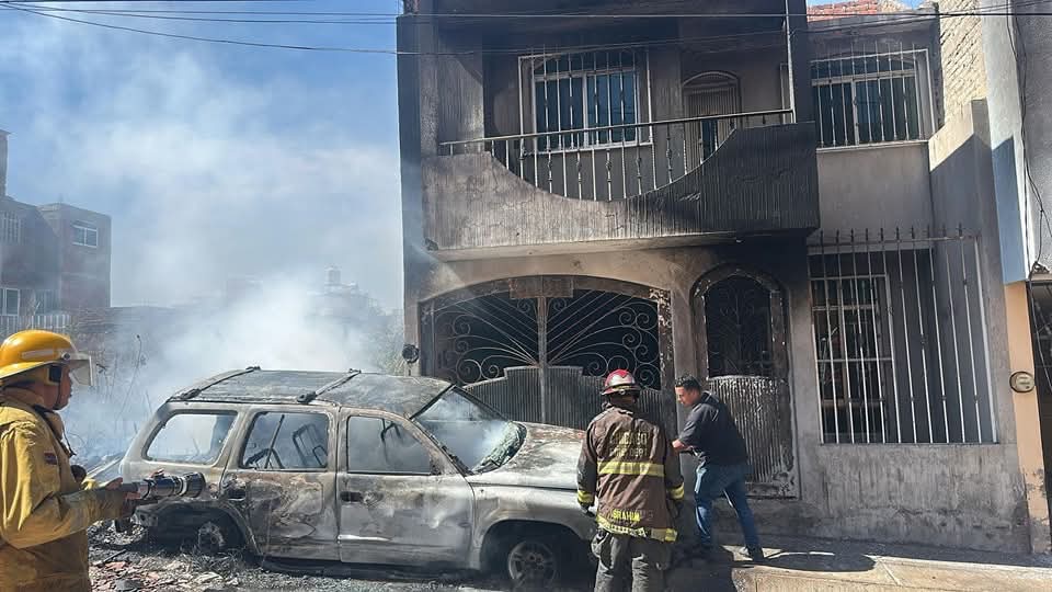 Incendio de pastizal alcanza a una camioneta estacionada, en La Piedad 1 4e6b92b0 49ba 4c9d 9d30 a9b1d704e3b6