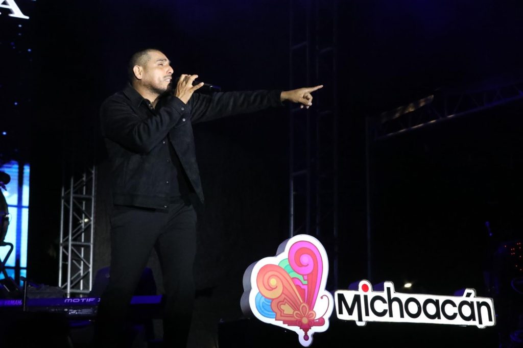 Lo intentó y sí funcionó, Espinoza Paz dejó su corazón a las mamás en el Festival de Origen 4 8b007817 2513 4f50 967e 3f1854c6ebc8