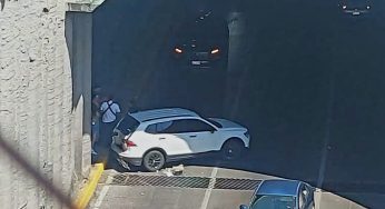 Camioneta sufre accidente en túnel del distribuidor salida a Charo; sin lesionados
