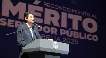 Premia gobierno de Alfonso Martínez a trabajadores destacados